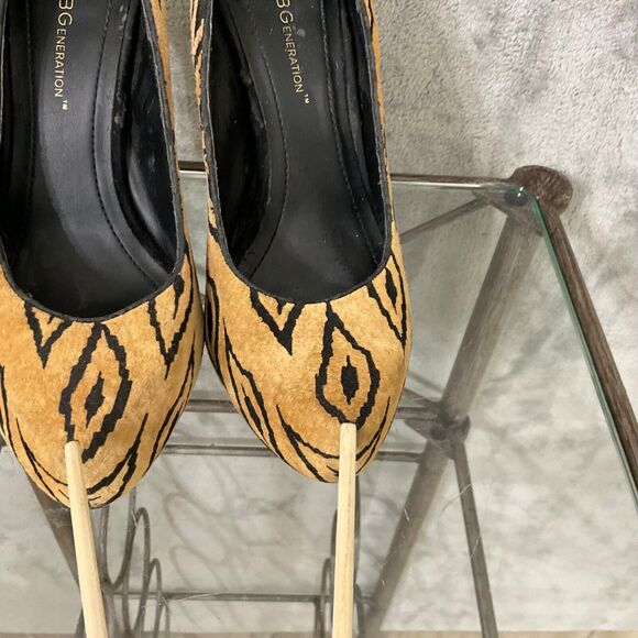 BCBG Leather Stiletto pumps women’s size 9 tiger print Platform high heels - Picture 10 of 10